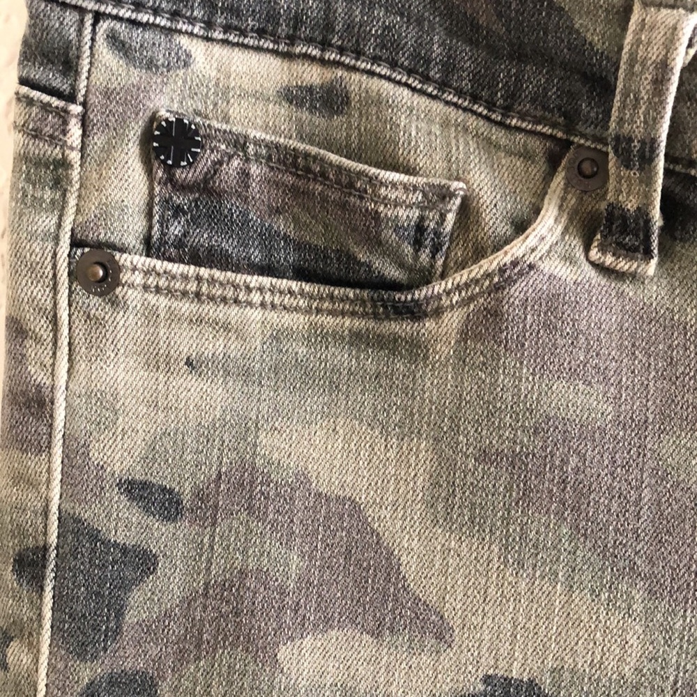 Hudson Krista Super Skinny Camo Crop (Size 28) - Picture 4 of 10